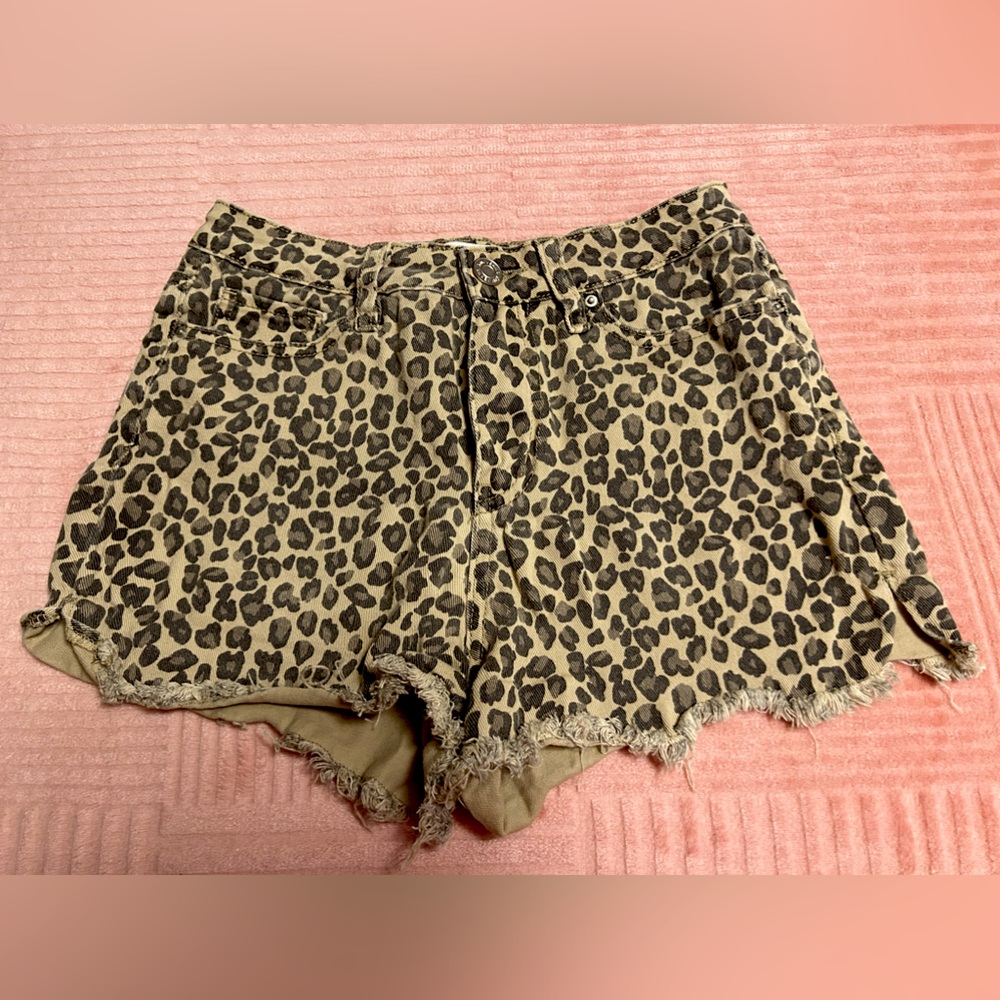 Stretchy animal print jean shorts, very comfy